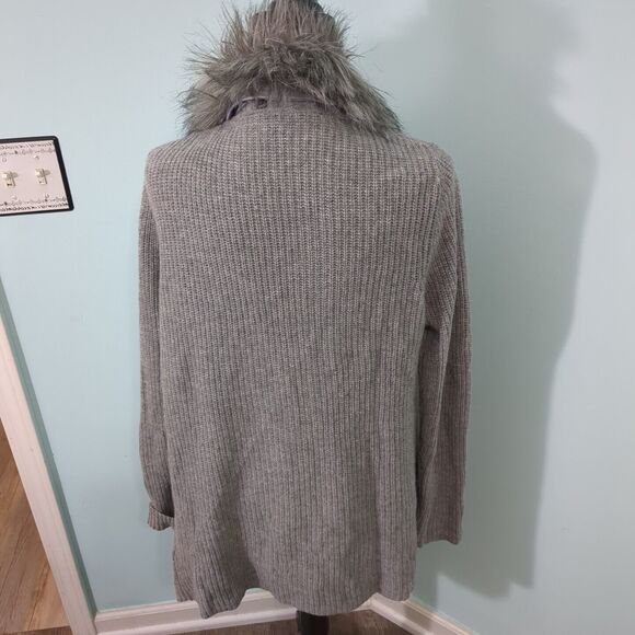 Garnet Hill gray Fur Trim removable collar Cardigan Sweater Poncho medium - Picture 2 of 6